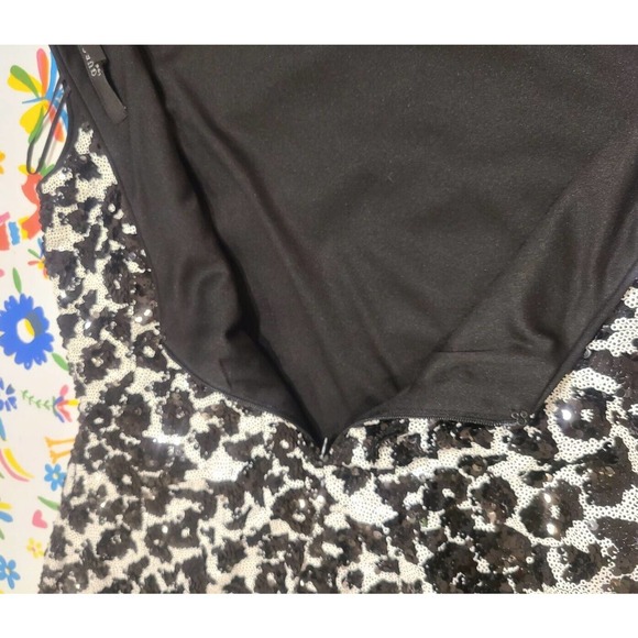 GUESS Women's Cocktail Dress Size 10 Black Silver Cheetah Sequin Mini Sh… - Picture 6 of 10